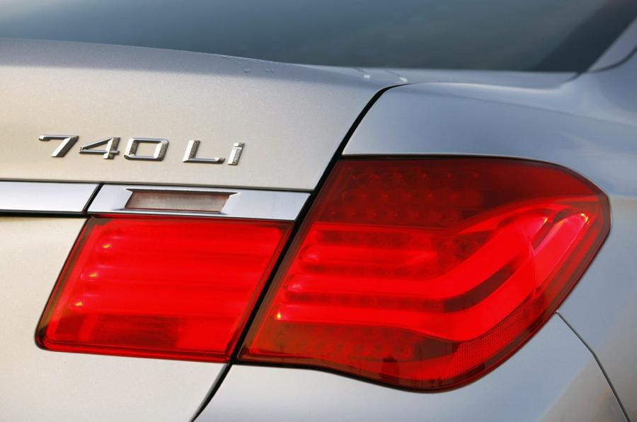  BMW 740Li 2011 года  (фото 41 из 48)
